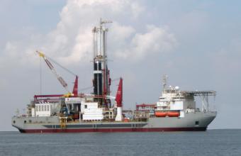 Noble Bully I receives Global Floating Rig of the Year 2013 award