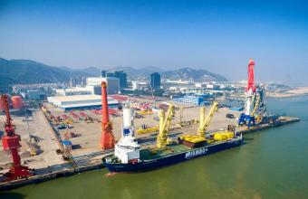 Huisman celebrates the delivery of the 100th Huisman China built crane
