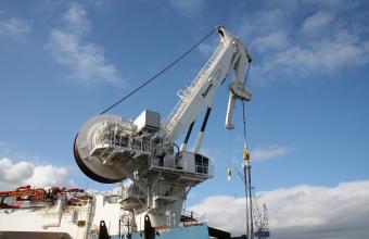 豪氏威马向Subsea 7新建铺管船舶交付250吨折臂式起重机