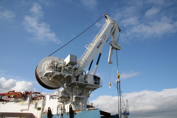 豪氏威马向Subsea 7新建铺管船舶交付250吨折臂式起重机