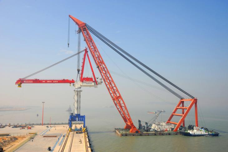 New 2400mt quayside crane completes Huisman China’s yard