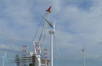 豪氏威马将为Hanwha Ocean交付2600吨绕桩式起重机