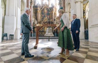 Huisman attends state visit to Czech Republic and sponsors Bell of Freedom