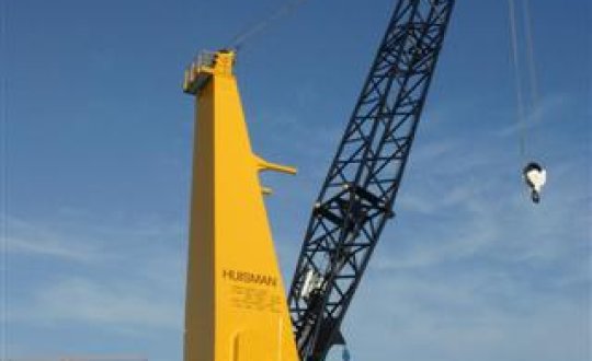 Offshore, vessel-mounted and industrial crane services