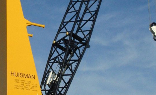 Offshore, vessel-mounted and industrial crane services